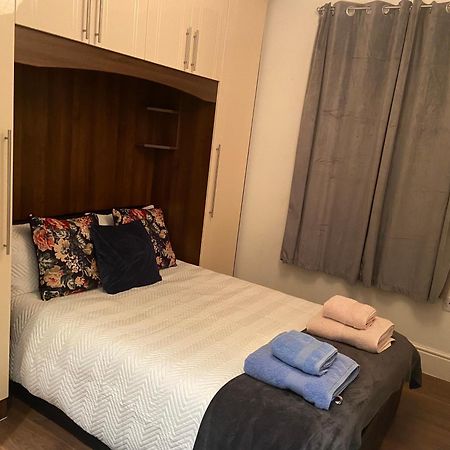 Notting Hill Next Door Bedroom In The Share Flat Londres Exterior foto