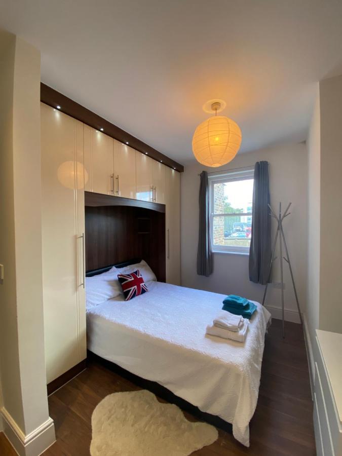 Notting Hill Next Door Bedroom In The Share Flat Londres Exterior foto