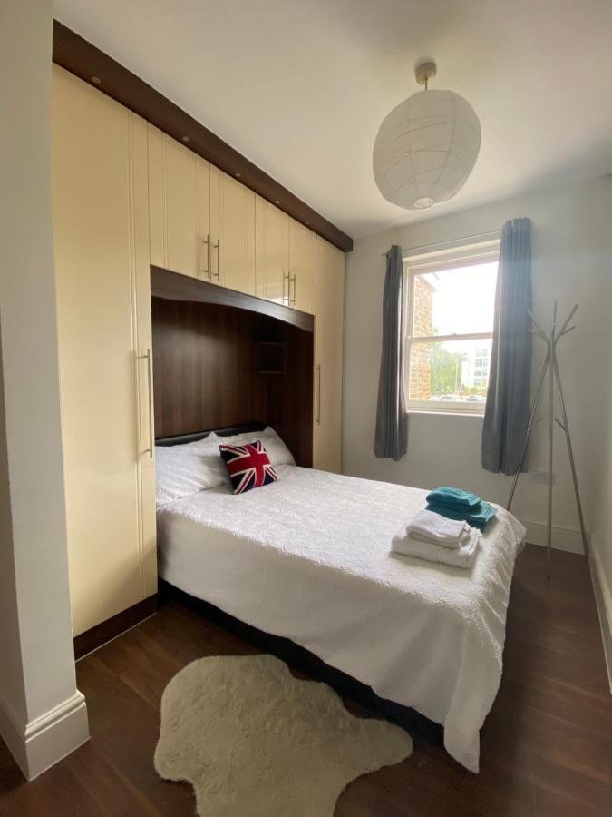 Notting Hill Next Door Bedroom In The Share Flat Londres Exterior foto